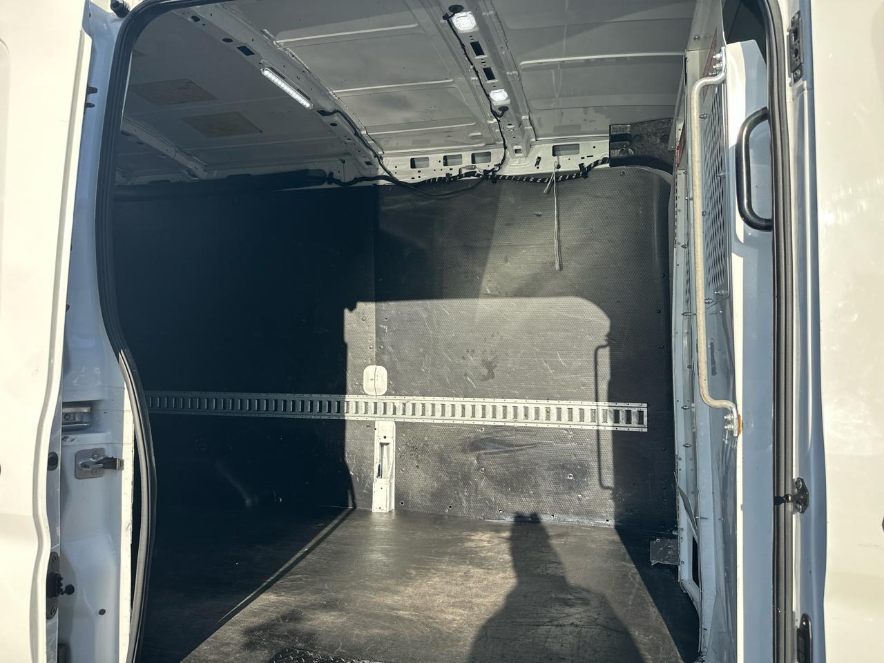 Ford Transit 350 Van Med. Roof w/Sliding Pass. 148-in. WB 2019