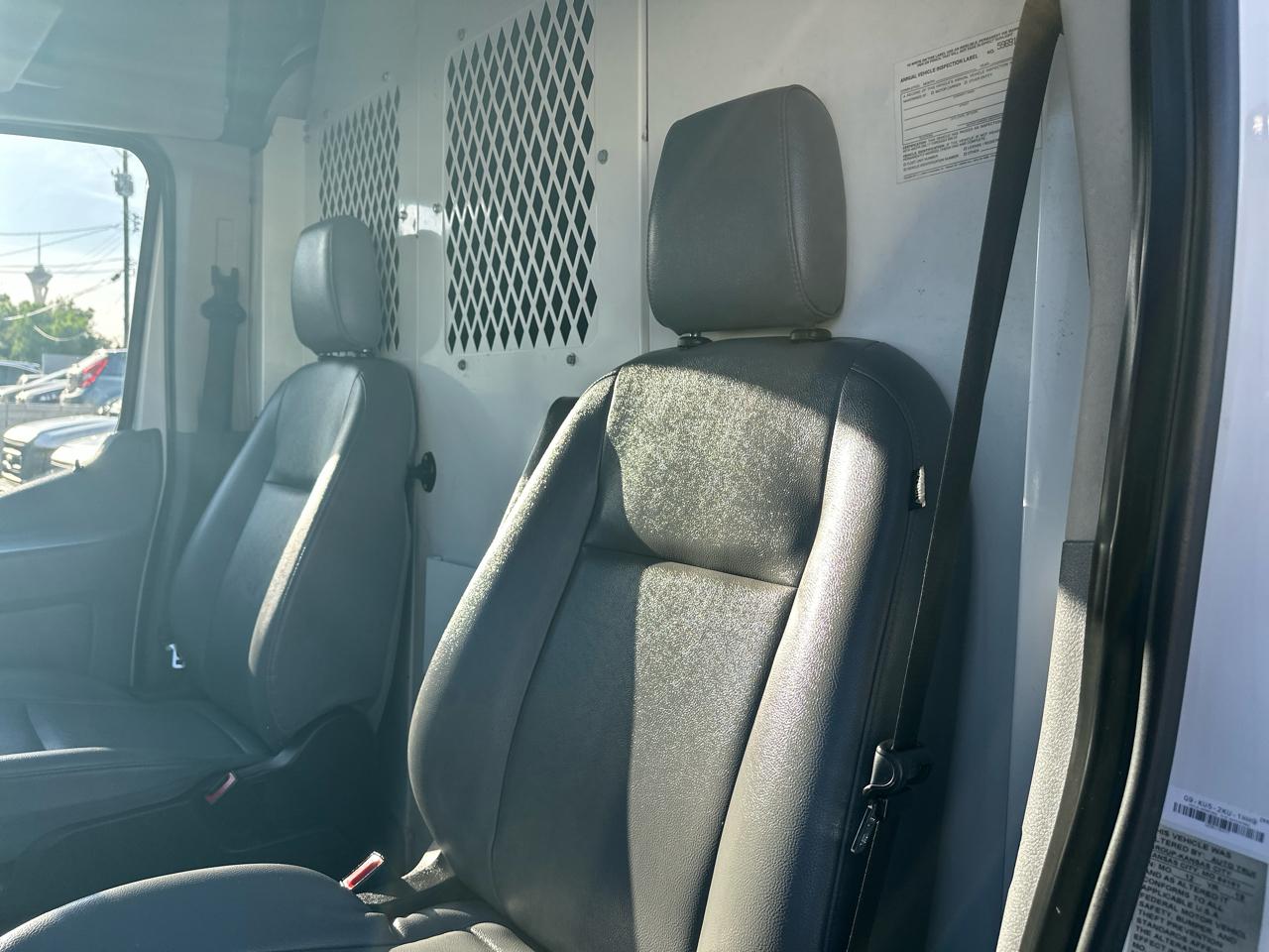 Ford Transit 350 Van Med. Roof w/Sliding Pass. 148-in. WB 2019