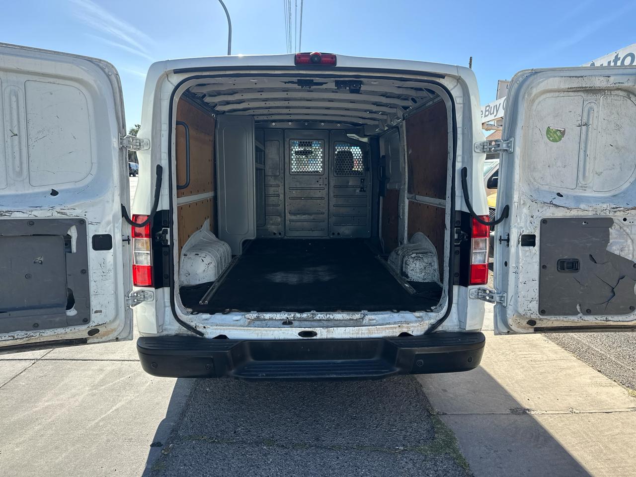 Nissan NV Cargo 1500 SV 2015