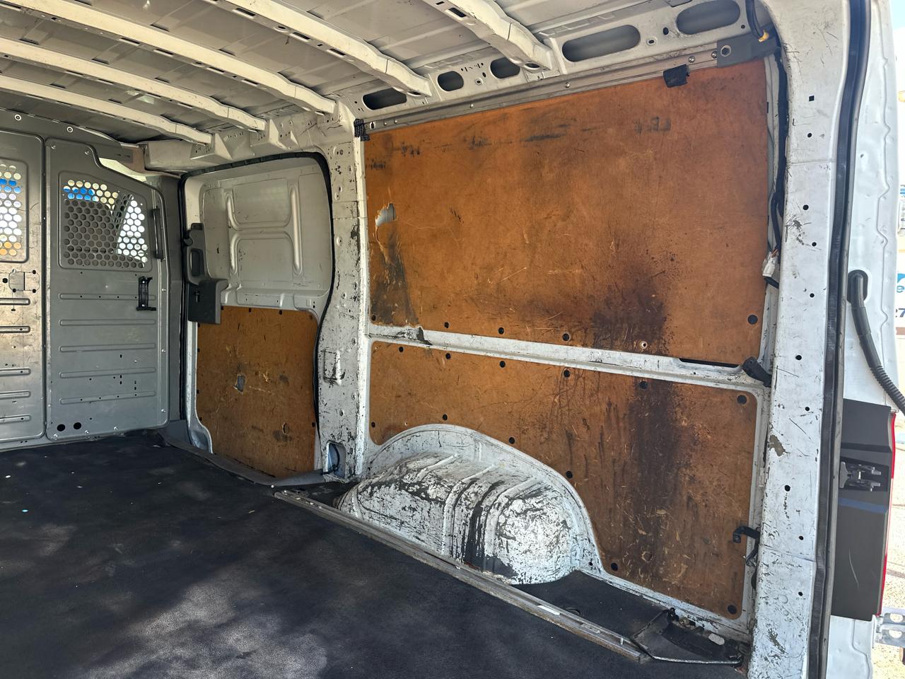 Nissan NV Cargo 1500 SV 2015