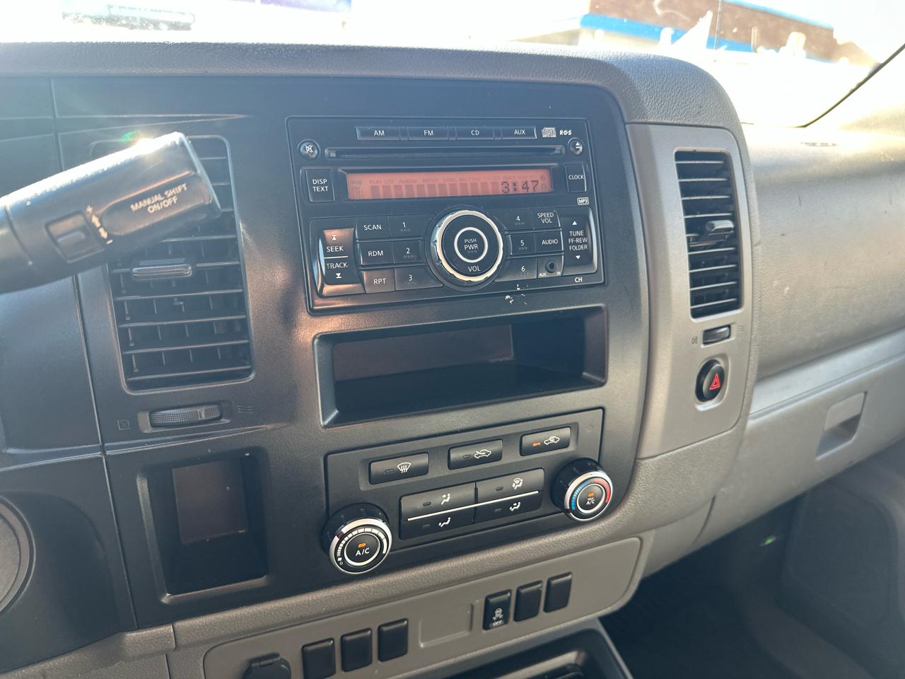 Nissan NV Cargo 1500 SV 2015