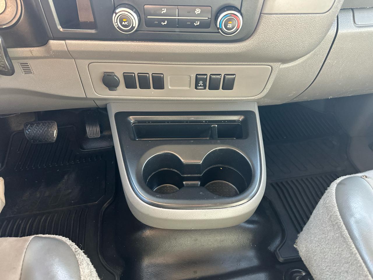 Nissan NV Cargo 1500 SV 2015