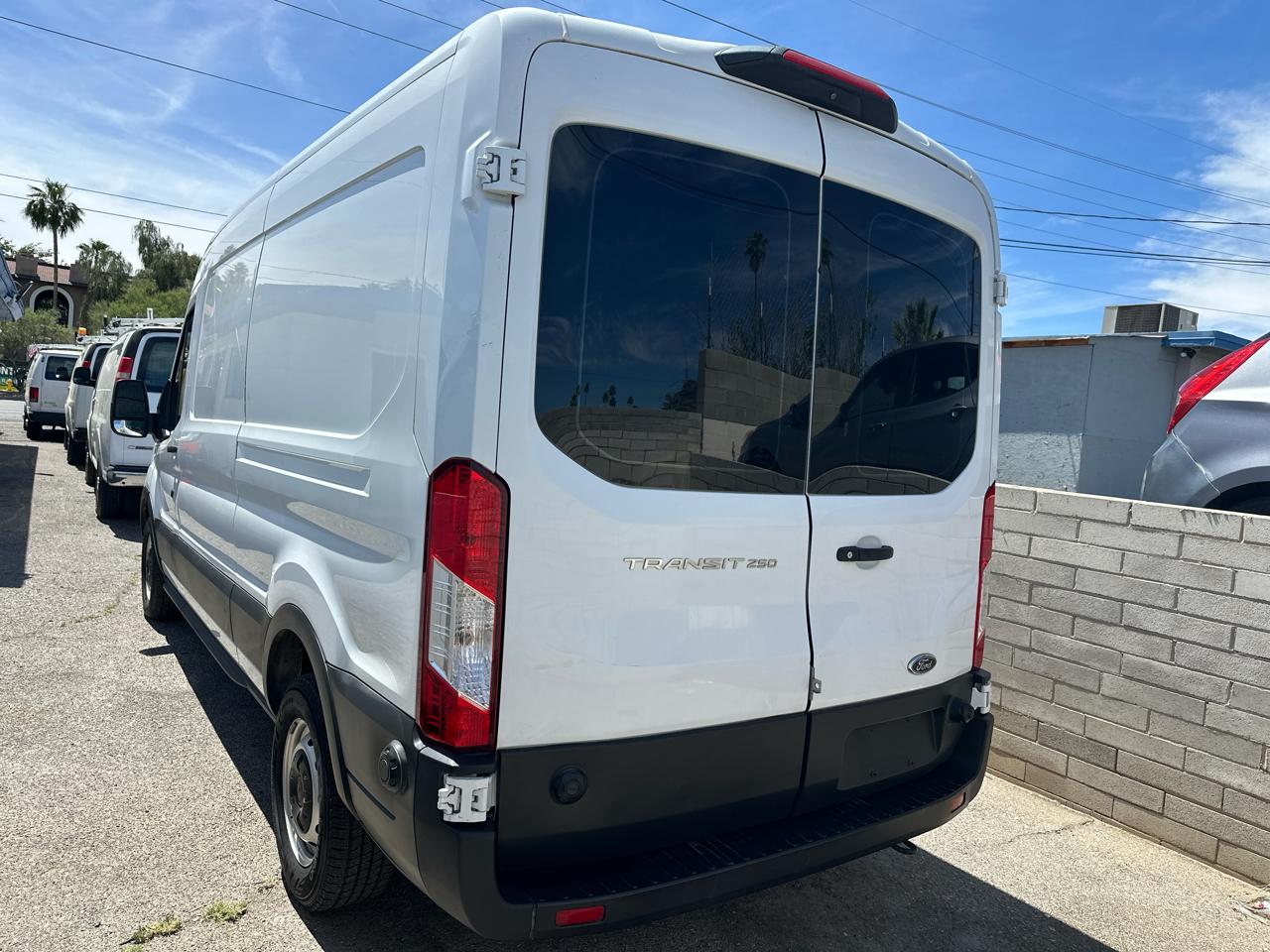 Ford Transit 250 Van Med. Roof w/Sliding Pass. 130-in. WB 2020
