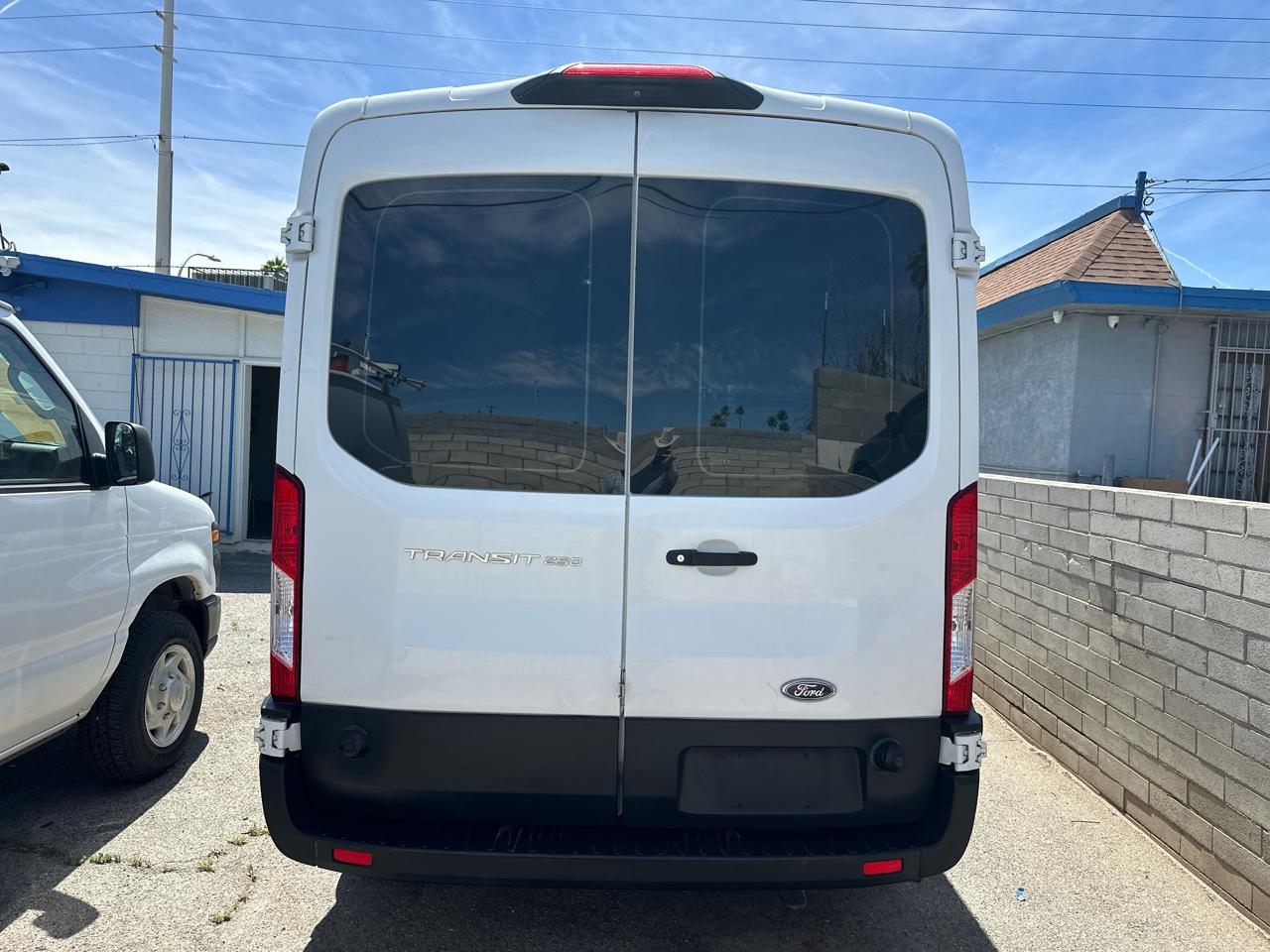 Ford Transit 250 Van Med. Roof w/Sliding Pass. 130-in. WB 2020