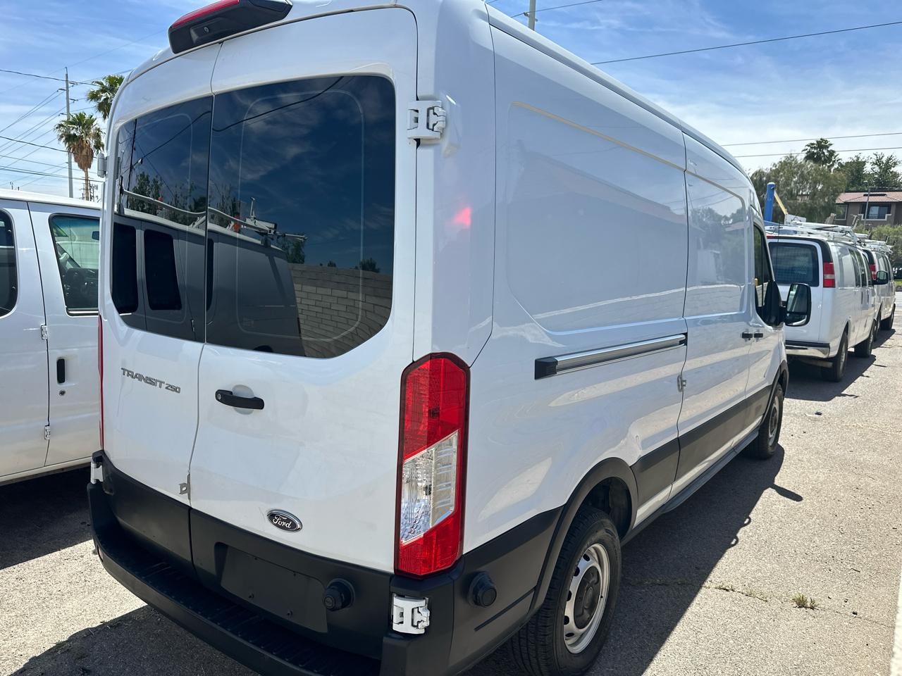 Ford Transit 250 Van Med. Roof w/Sliding Pass. 130-in. WB 2020
