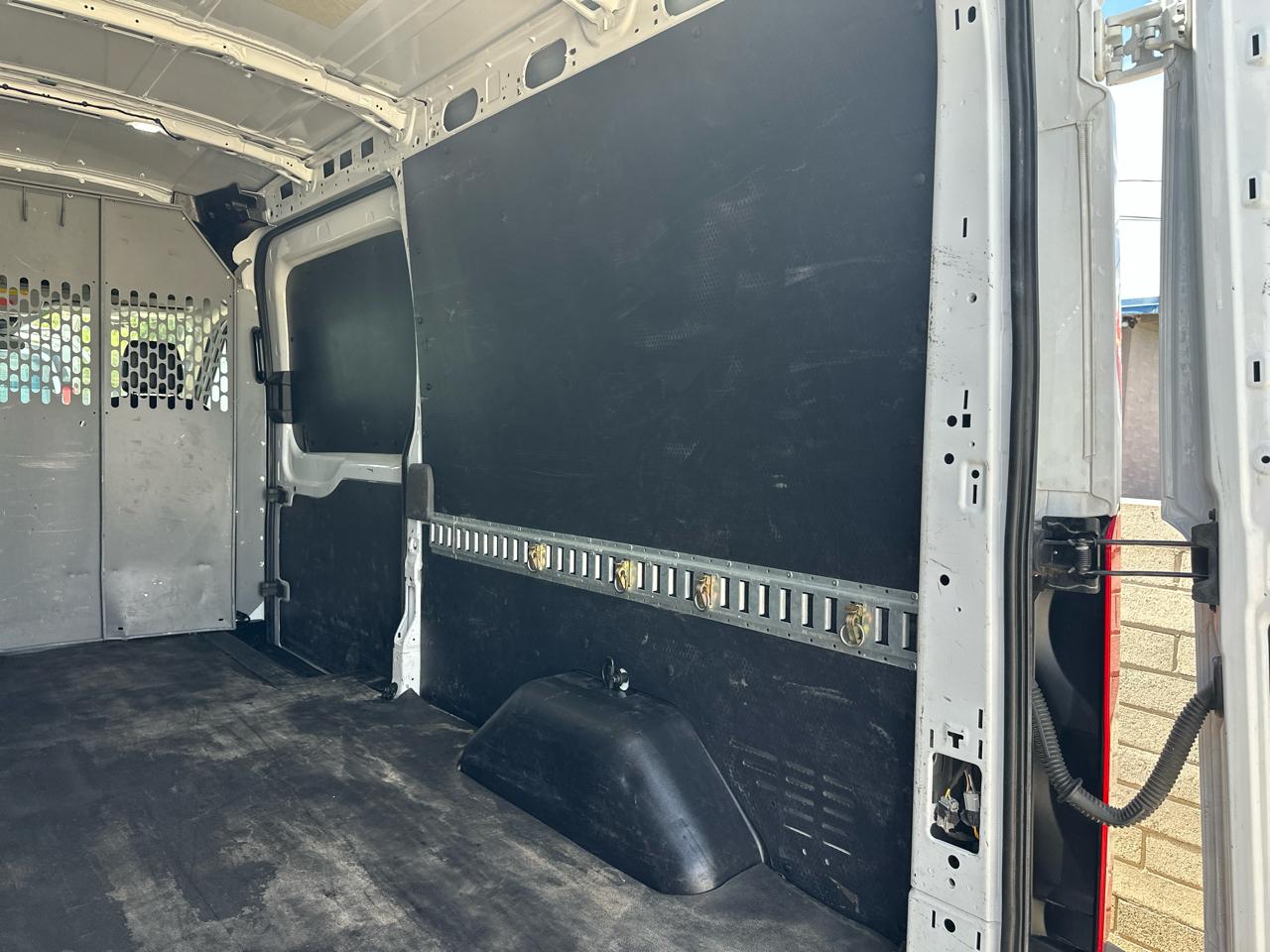 Ford Transit 250 Van Med. Roof w/Sliding Pass. 130-in. WB 2020