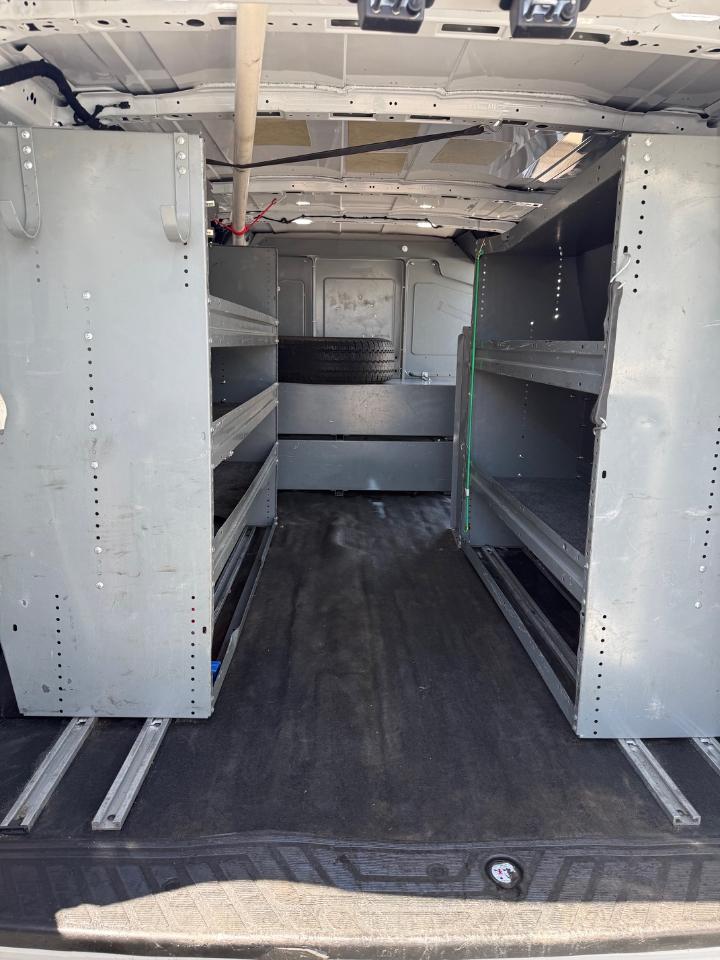 Ford Transit 250 Van Low Roof w/Sliding Pass. 148-in. WB 2018