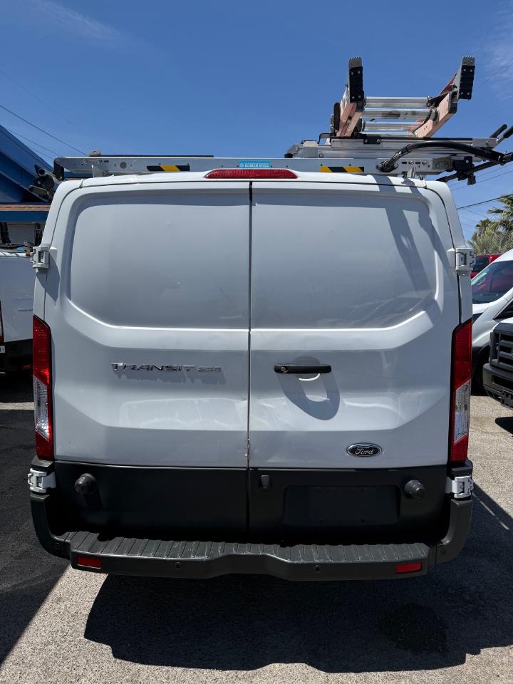 Ford Transit 250 Van Low Roof w/Sliding Pass. 148-in. WB 2018