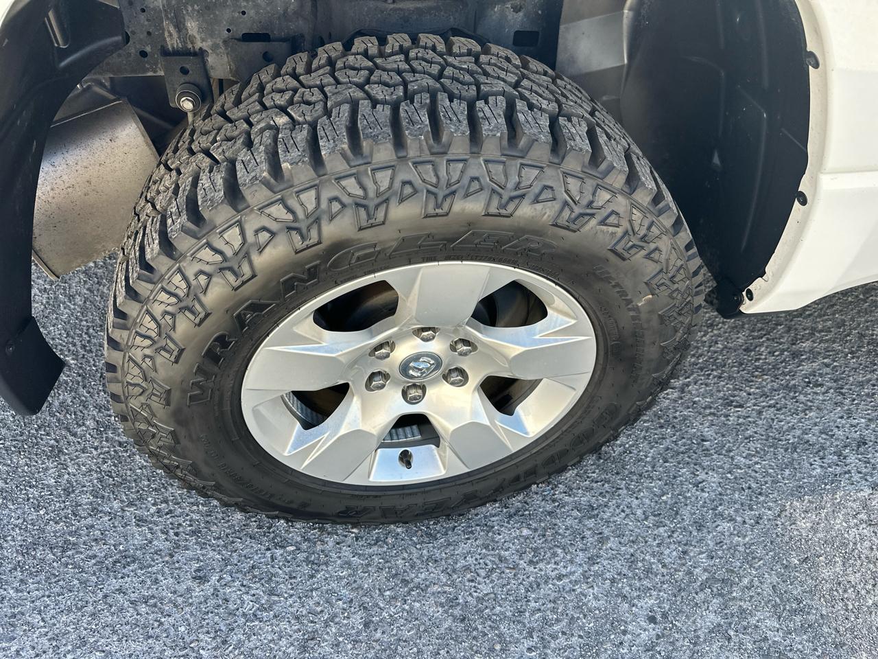 RAM 1500 Big Horn Crew Cab SWB 4WD 2020