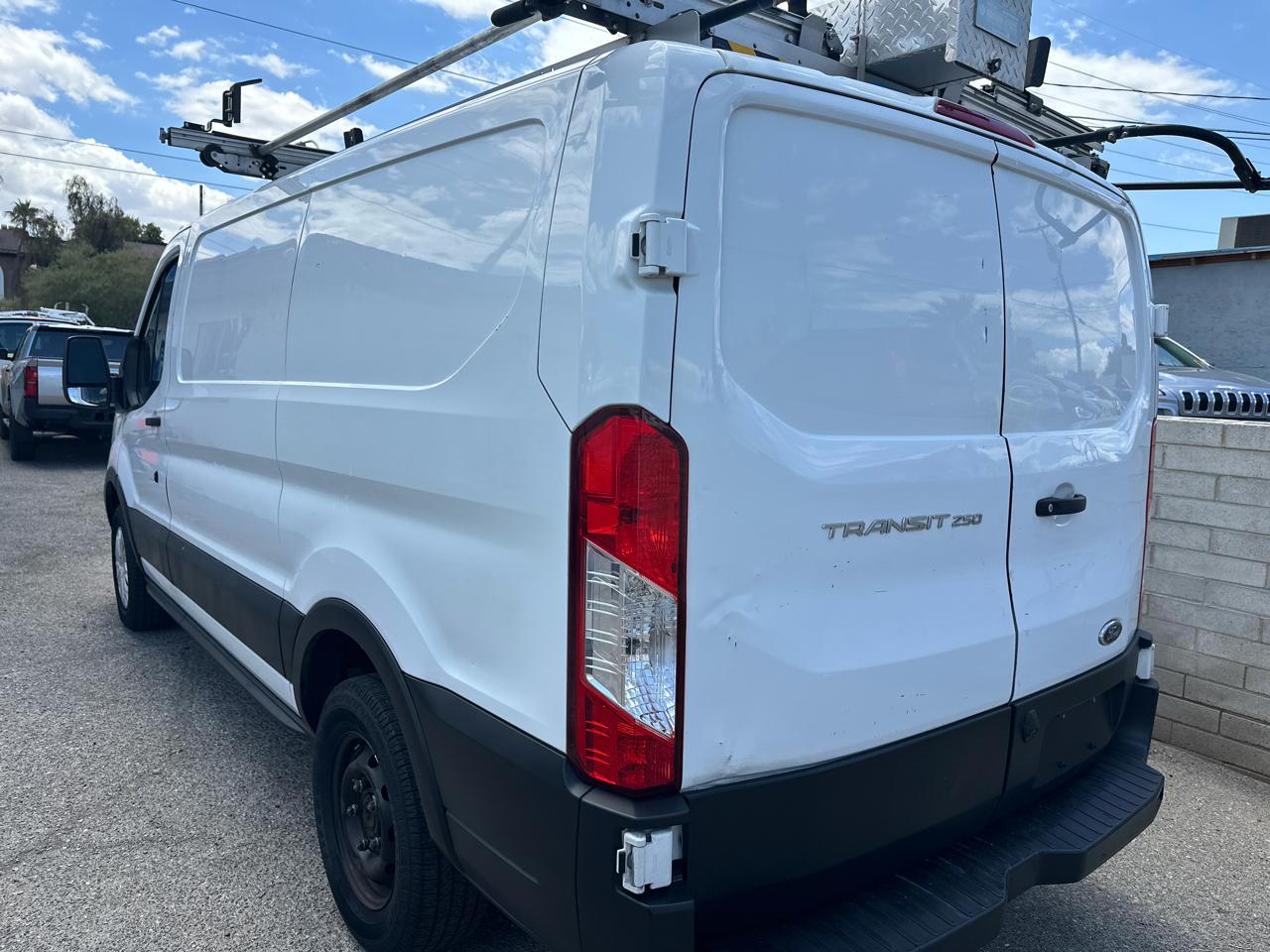 Ford Transit 250 Van Low Roof w/Sliding Pass. 130-in. WB 2019