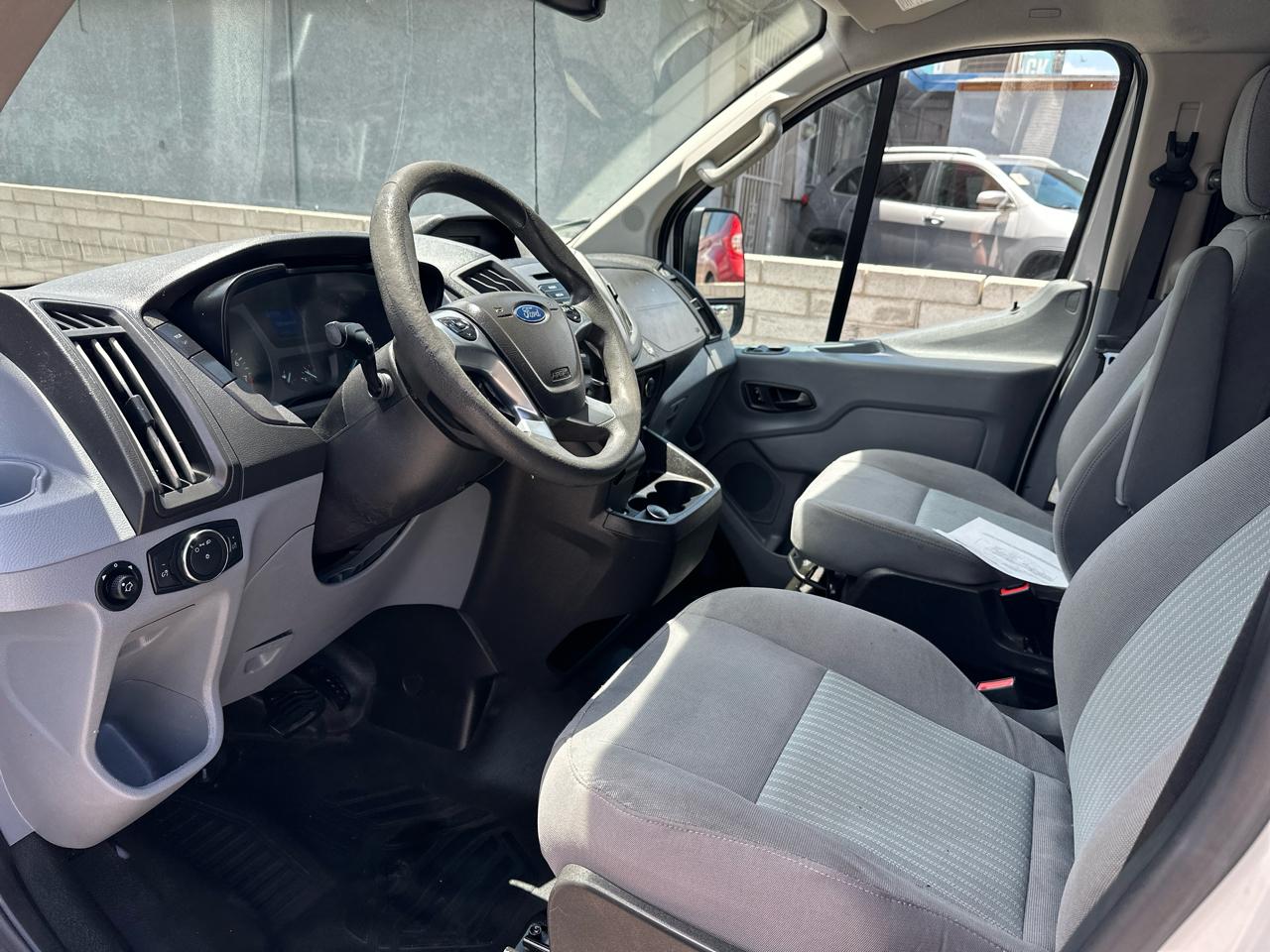 Ford Transit 250 Van Low Roof w/Sliding Pass. 130-in. WB 2019