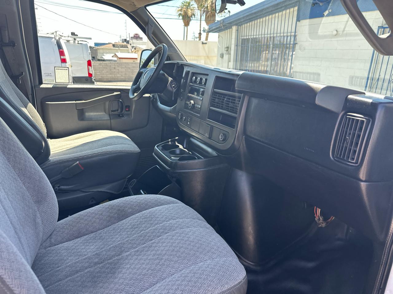 GMC Savana G2500 Cargo 2016