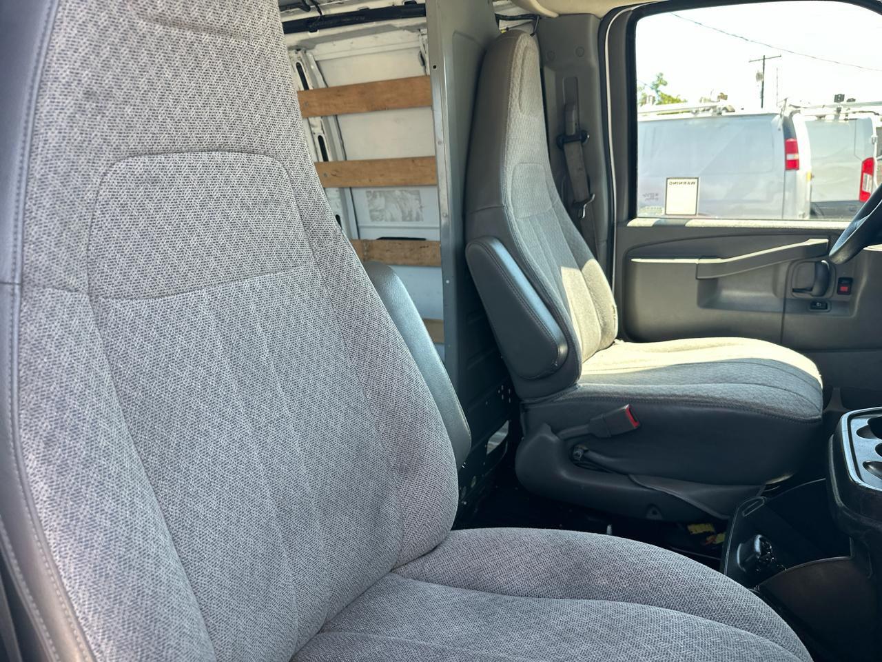 GMC Savana G2500 Cargo 2016