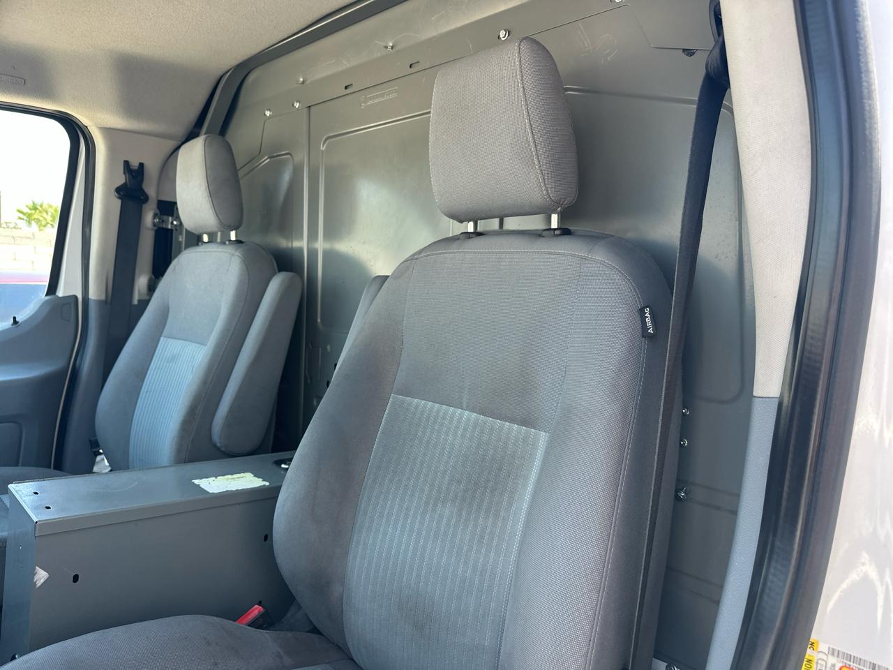 Ford Transit 350 Van Low Roof w/Sliding Pass. 148-in. WB 2018