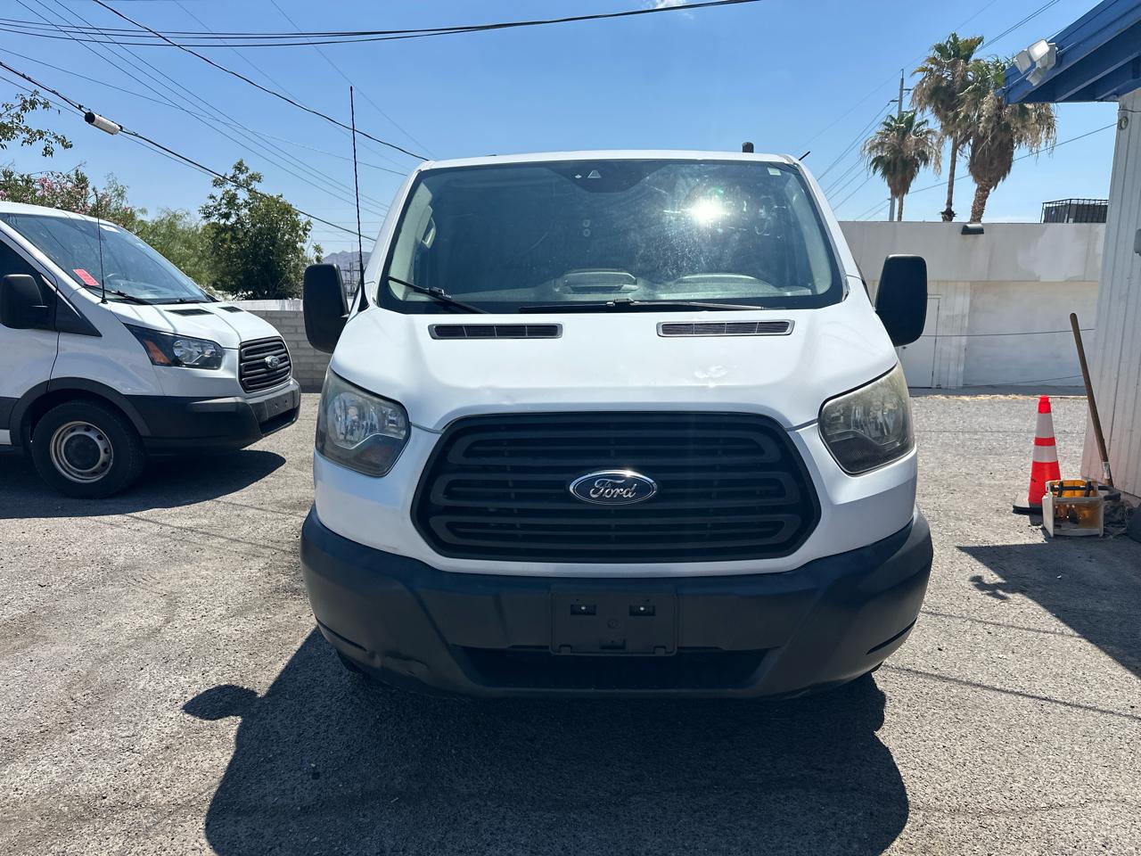 Ford Transit 250 Van Low Roof w/Sliding Pass. 130-in. WB 2017