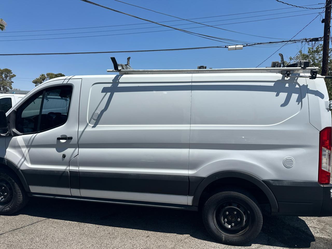 Ford Transit 250 Van Low Roof w/Sliding Pass. 130-in. WB 2017