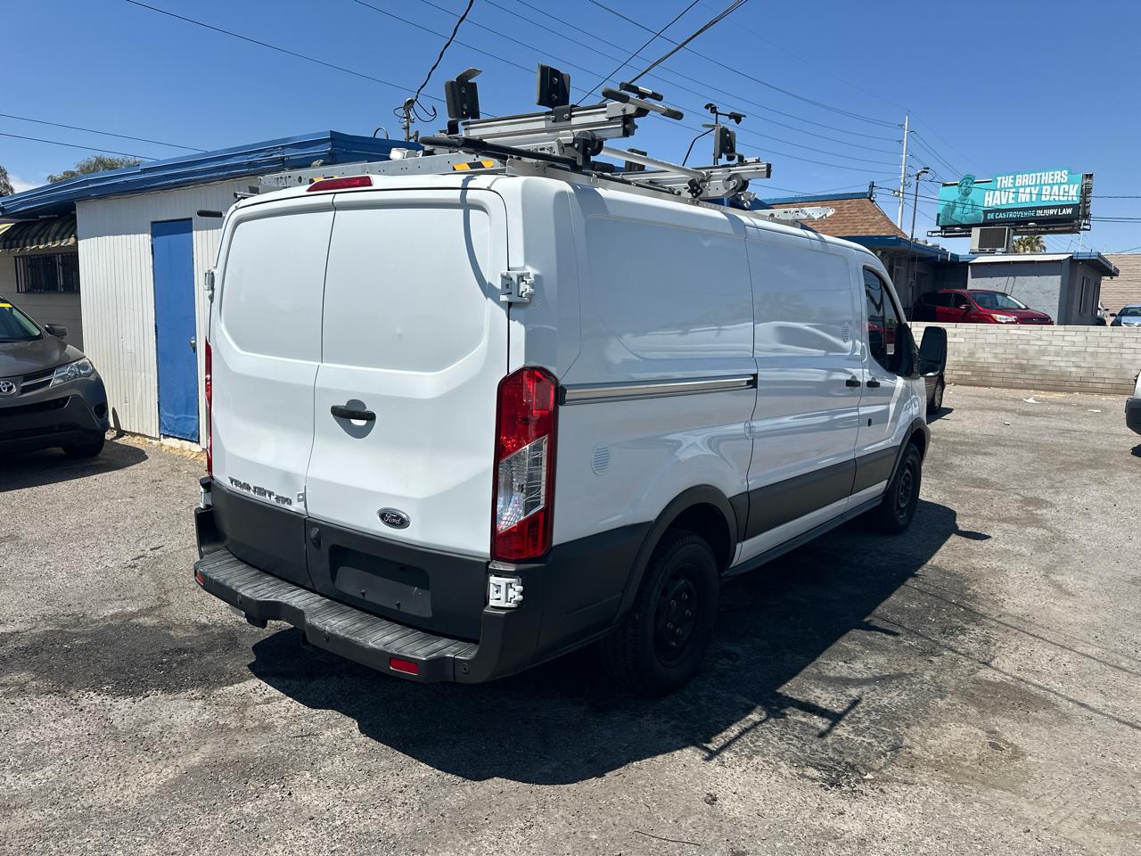 Ford Transit 250 Van Low Roof w/Sliding Pass. 130-in. WB 2017