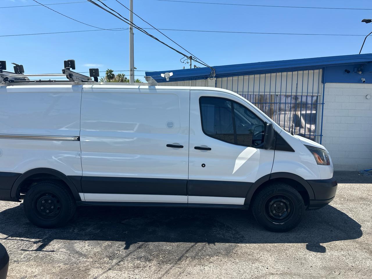 Ford Transit 250 Van Low Roof w/Sliding Pass. 130-in. WB 2017