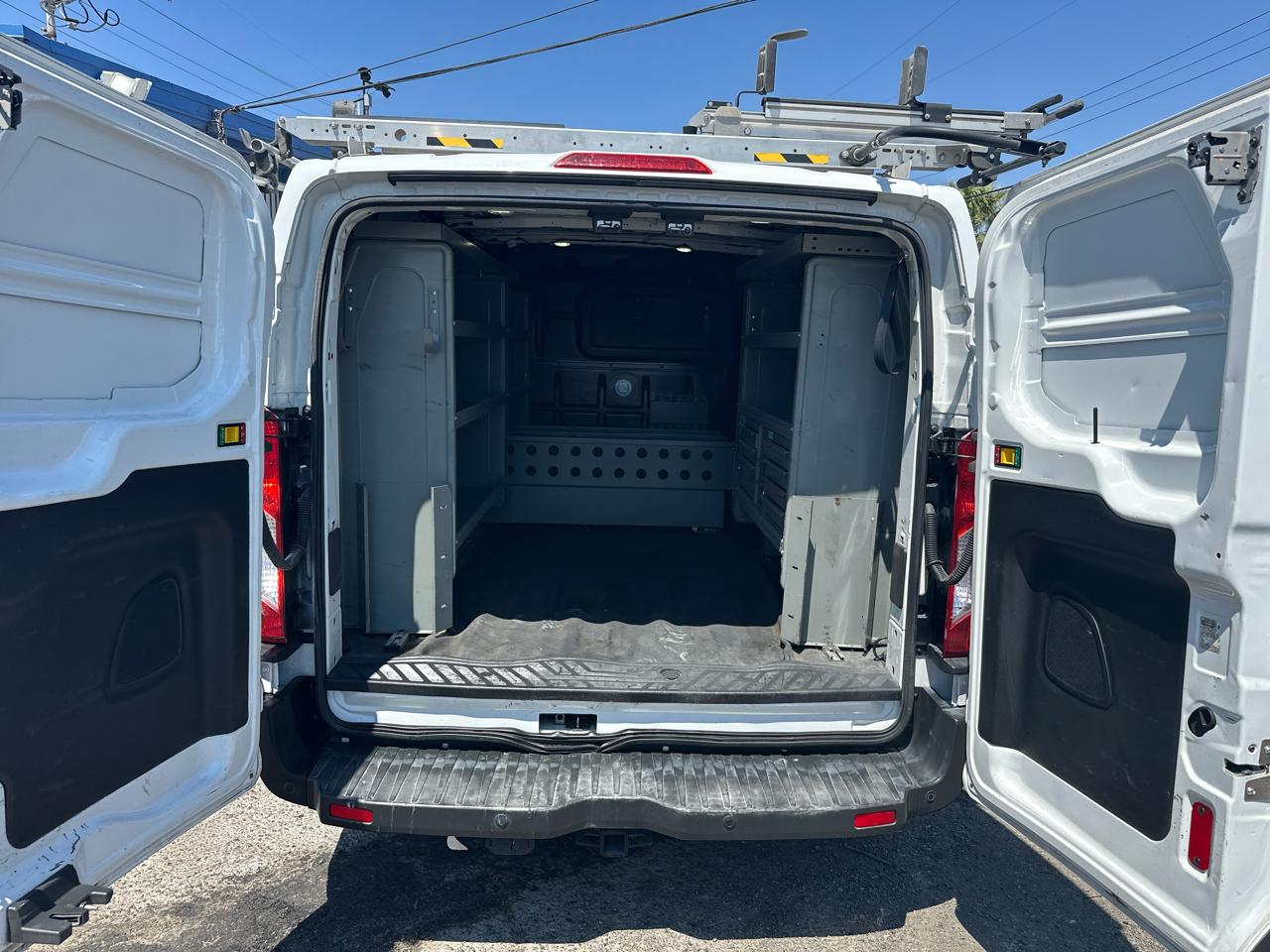 Ford Transit 250 Van Low Roof w/Sliding Pass. 130-in. WB 2017