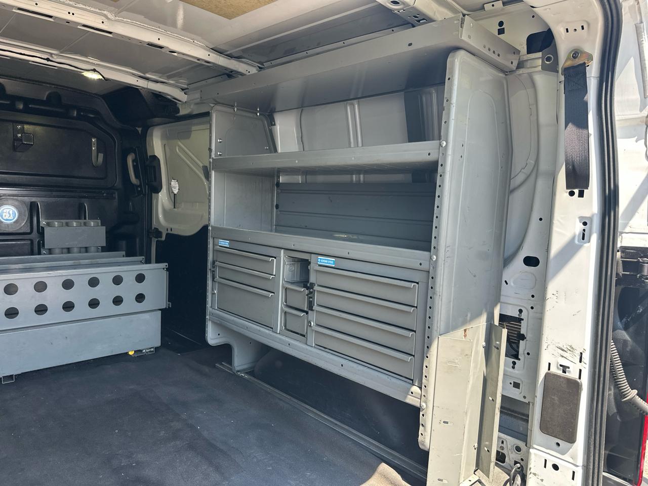 Ford Transit 250 Van Low Roof w/Sliding Pass. 130-in. WB 2017