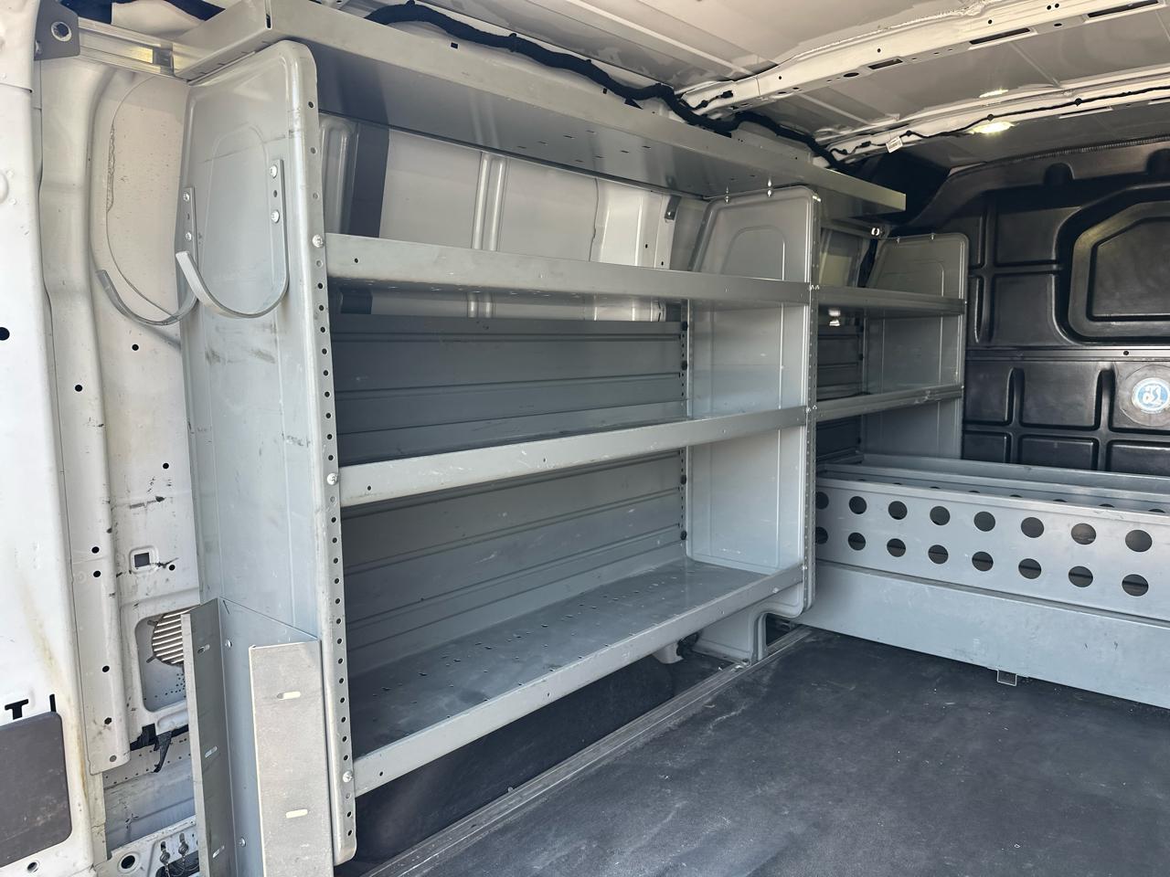 Ford Transit 250 Van Low Roof w/Sliding Pass. 130-in. WB 2017