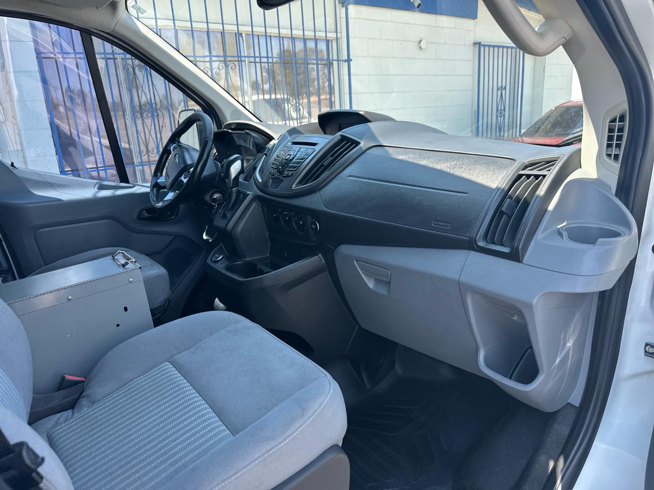 Ford Transit 250 Van Low Roof w/Sliding Pass. 130-in. WB 2017