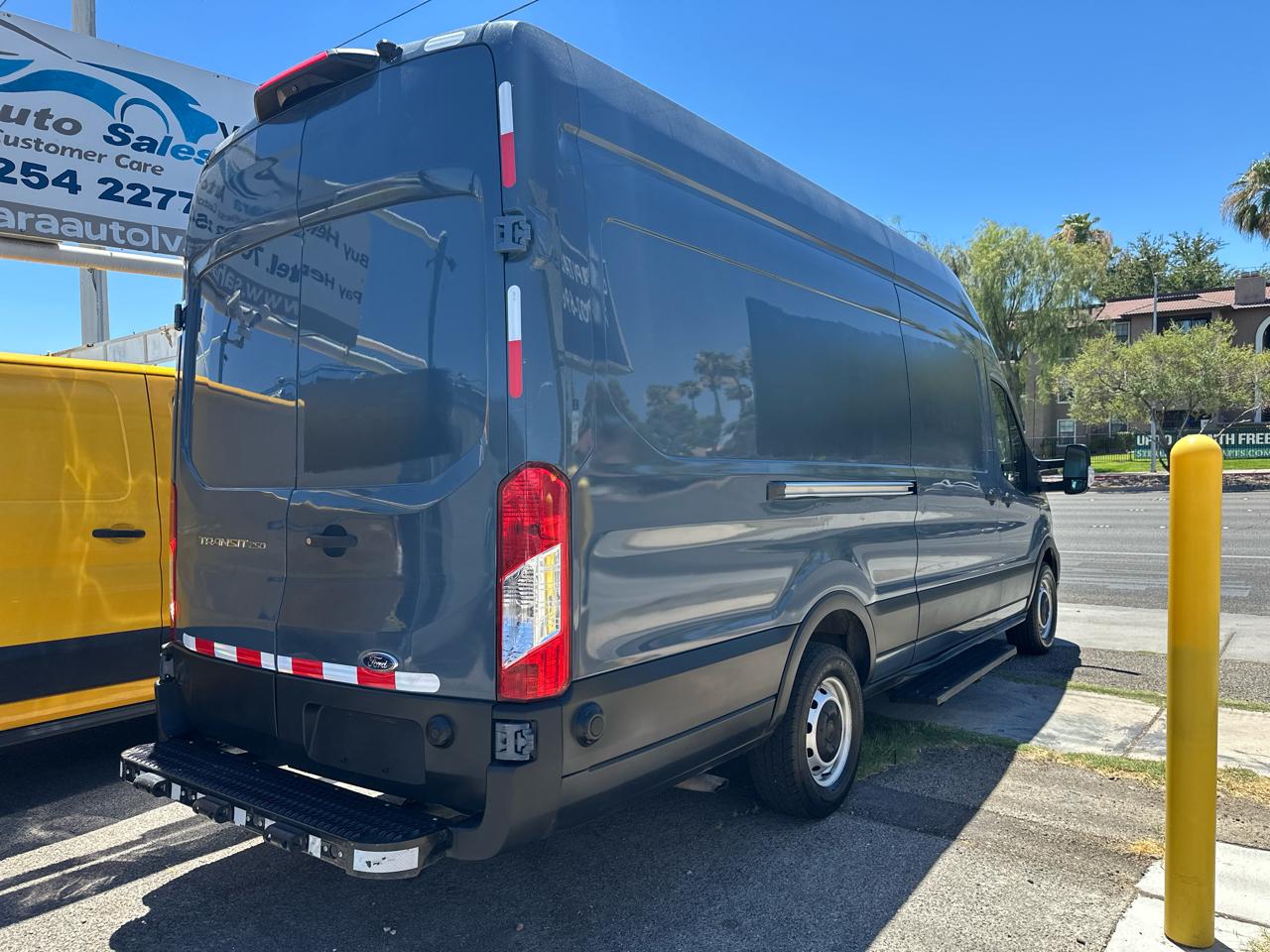 Ford Transit 250 Van High Roof w/Sliding Pass. 148-in. WB EL 2021