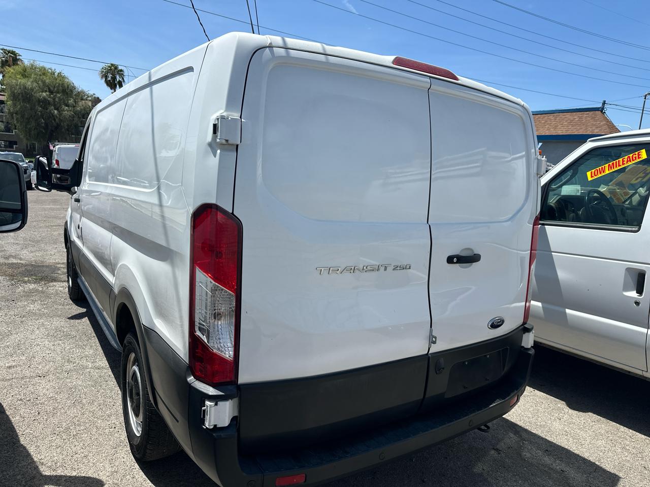 Ford Transit 250 Van Low Roof w/Sliding Pass. 130-in. WB 2021