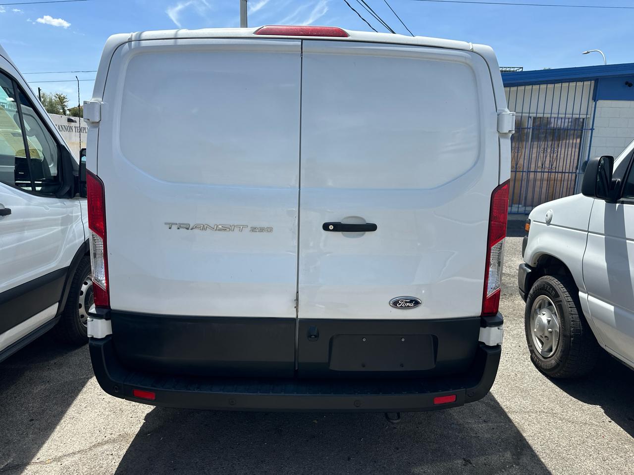 Ford Transit 250 Van Low Roof w/Sliding Pass. 130-in. WB 2021