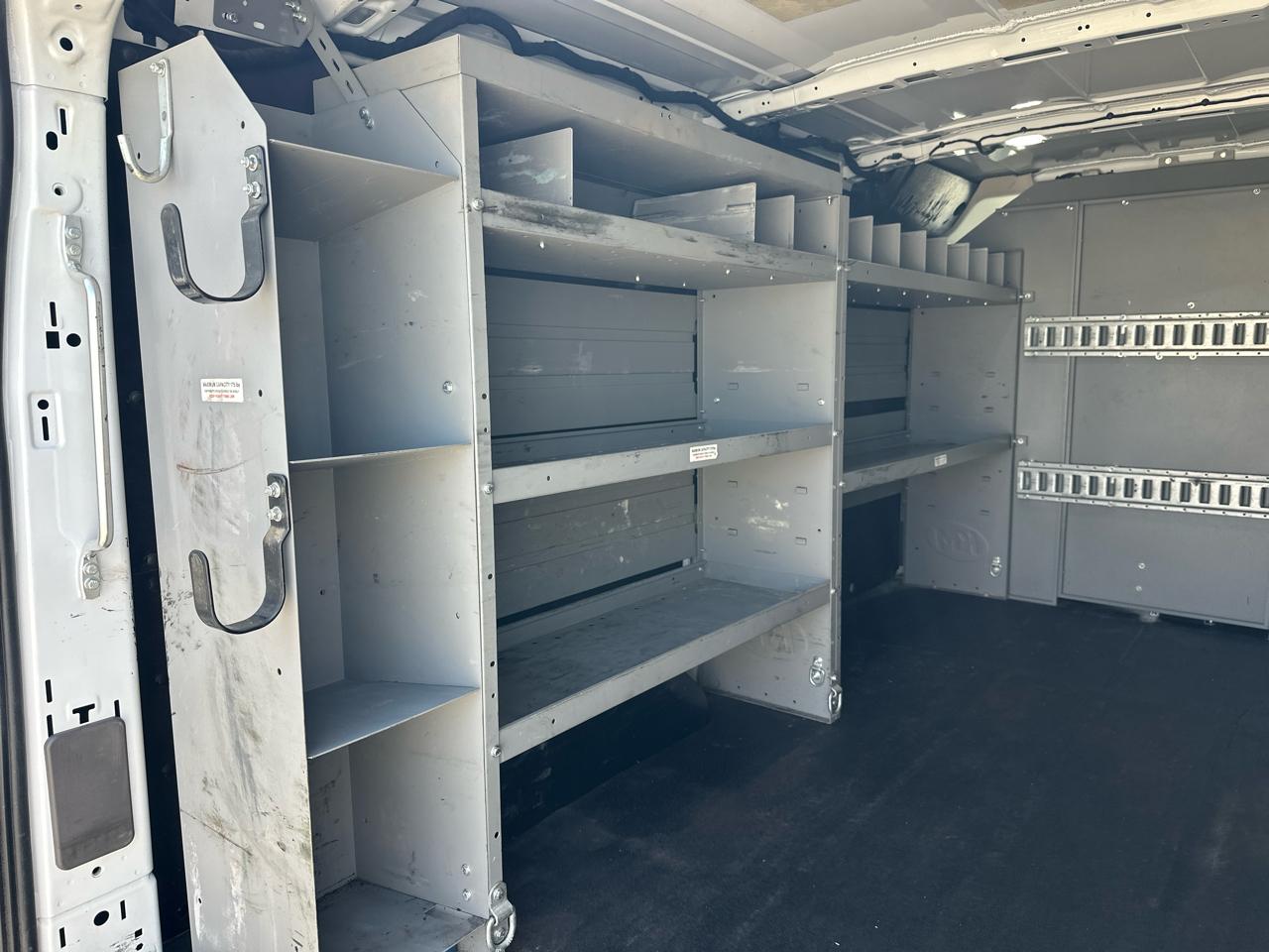 Ford Transit 250 Van Low Roof w/Sliding Pass. 130-in. WB 2021
