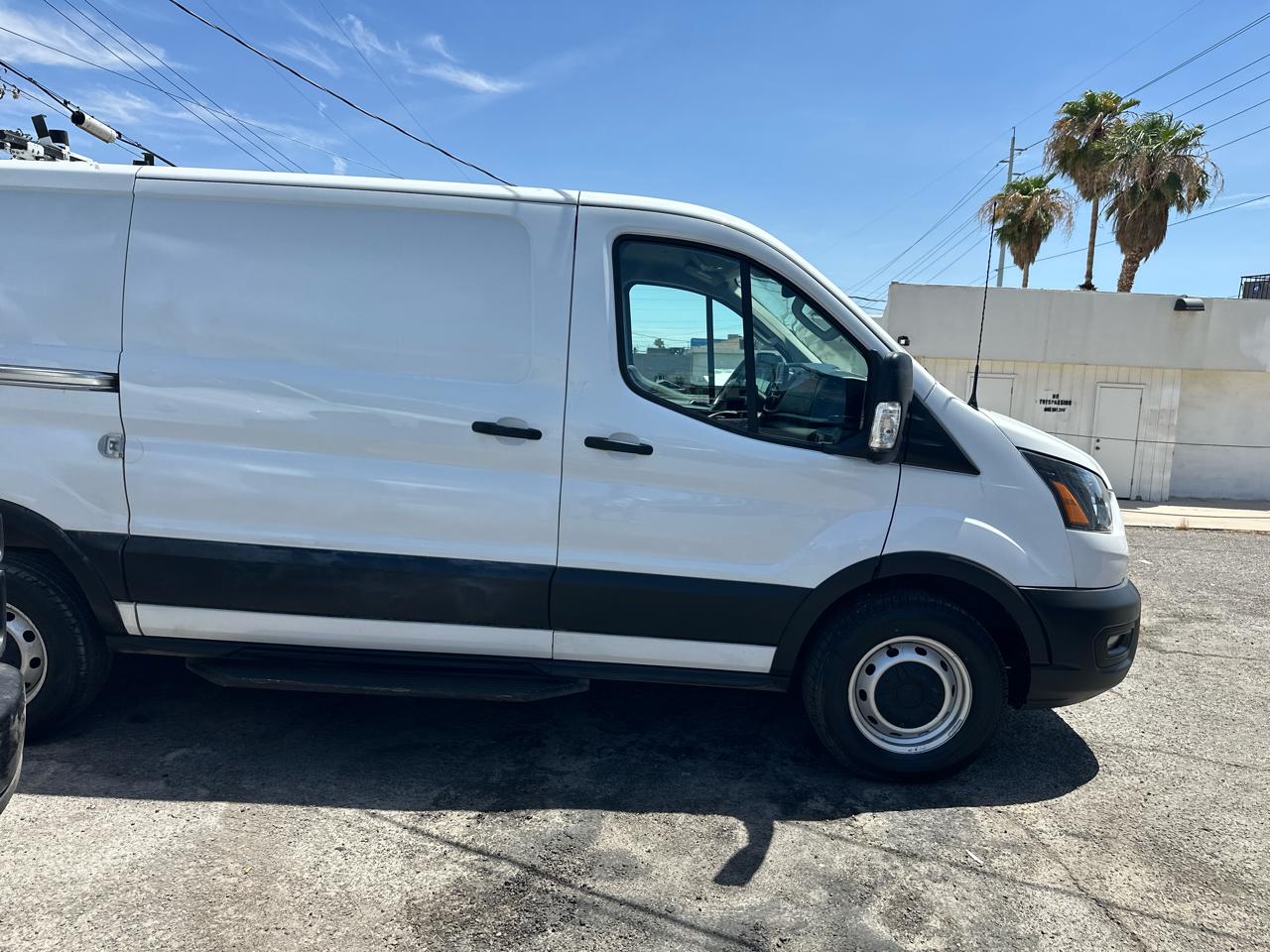 Ford Transit 250 Van Low Roof w/Sliding Pass. 130-in. WB 2021