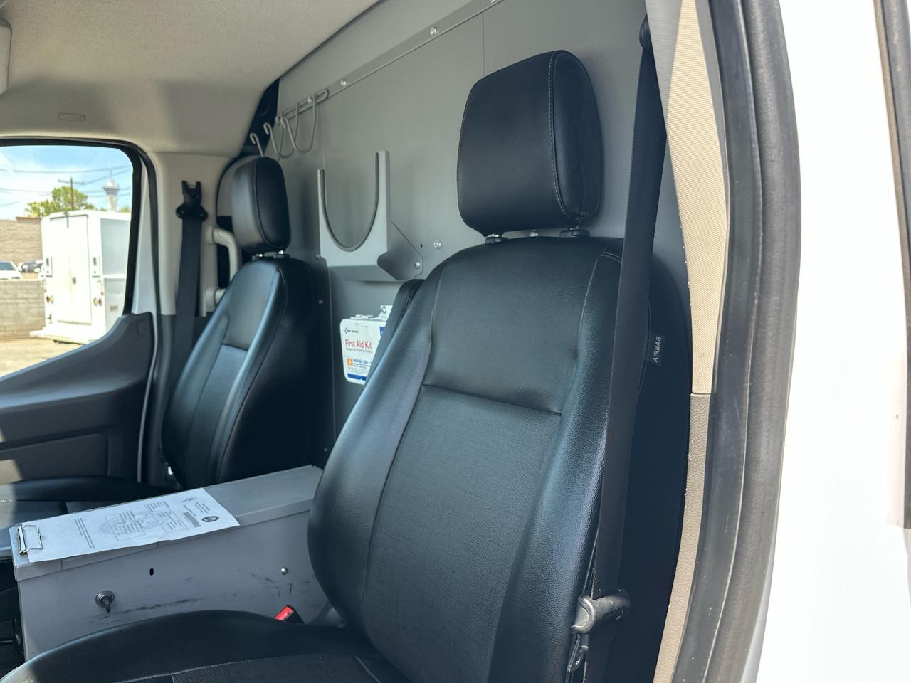 Ford Transit 250 Van Low Roof w/Sliding Pass. 130-in. WB 2021