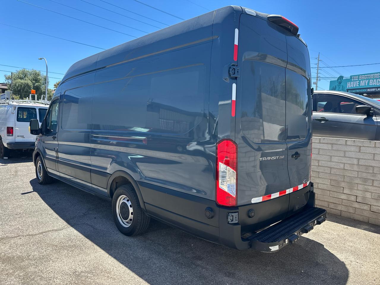 Ford Transit 250 Van High Roof w/Sliding Pass. 148-in. WB EL 2020