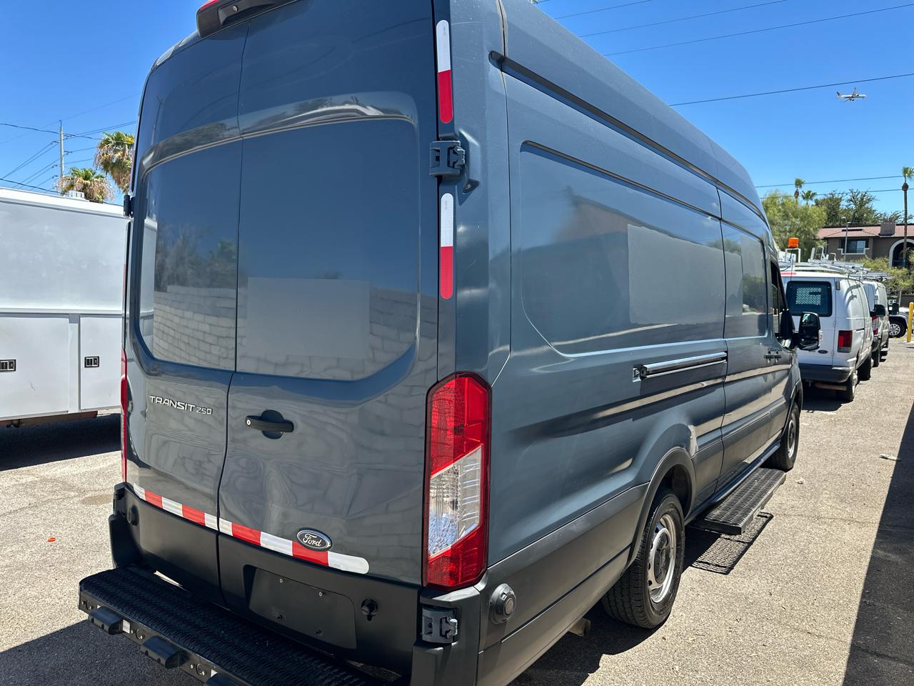 Ford Transit 250 Van High Roof w/Sliding Pass. 148-in. WB EL 2020