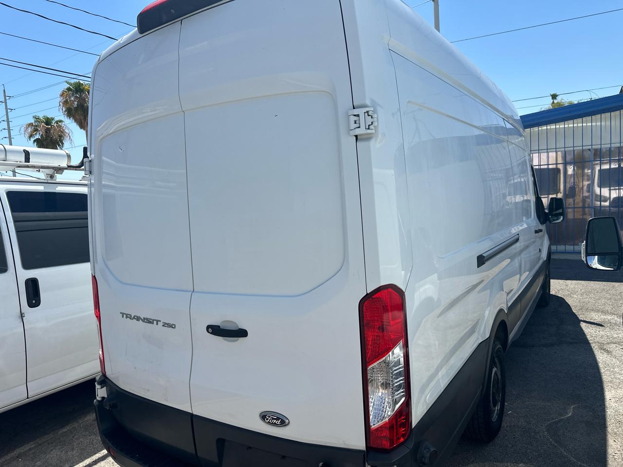 Ford Transit 250 Van High Roof w/Sliding Pass. 148-in. WB EL 2018