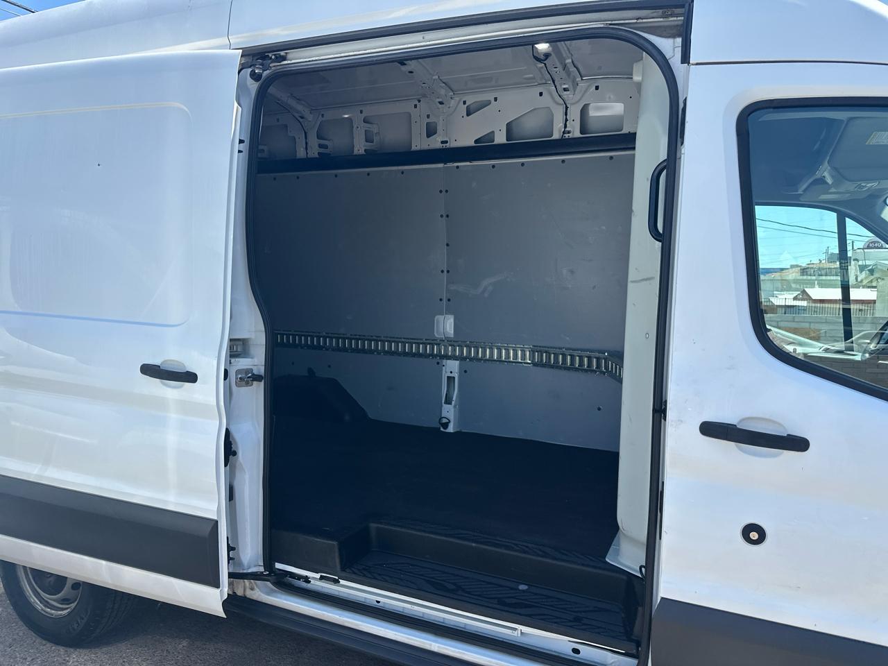 Ford Transit 250 Van High Roof w/Sliding Pass. 148-in. WB EL 2018