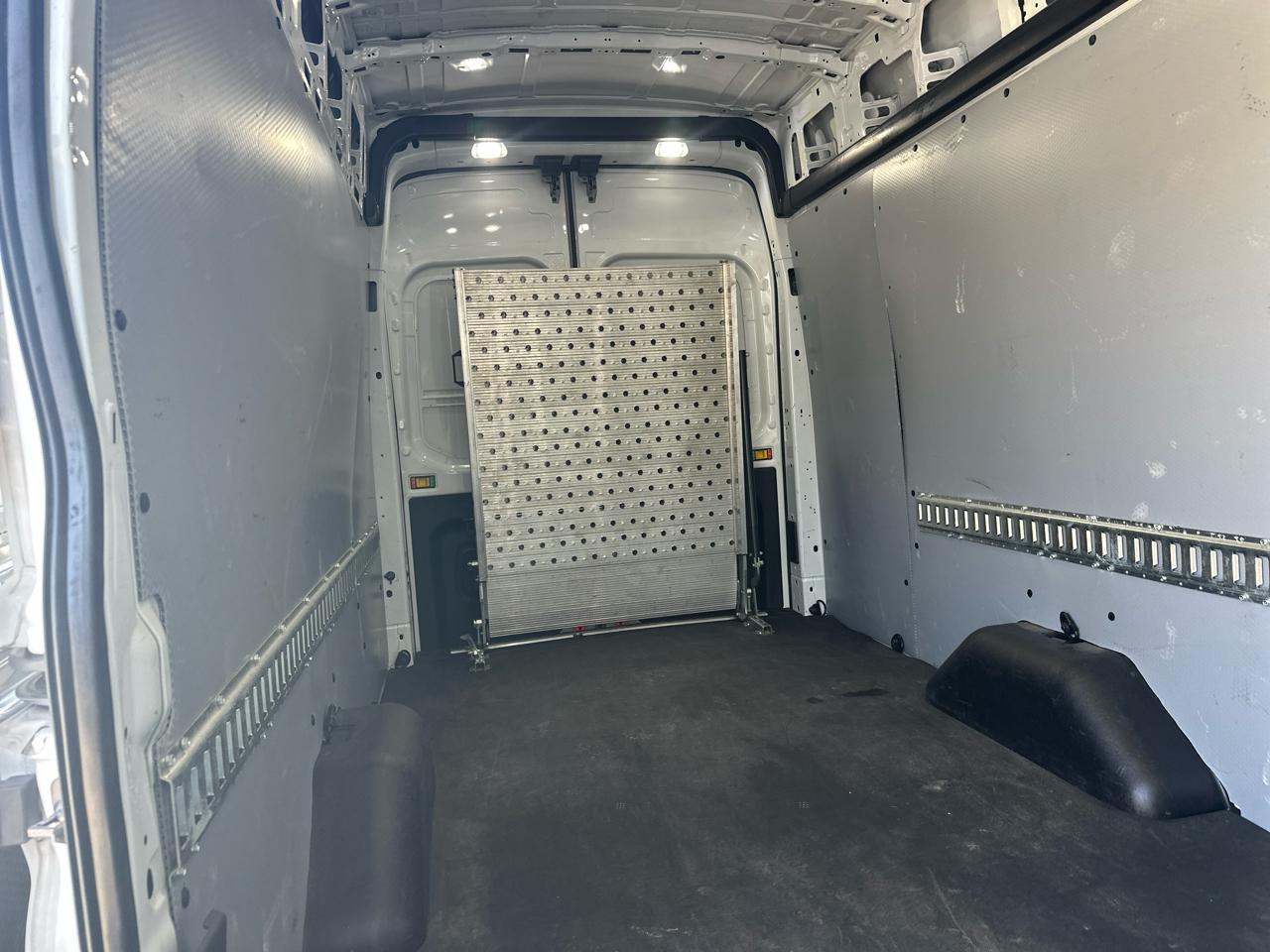 Ford Transit 250 Van High Roof w/Sliding Pass. 148-in. WB EL 2018