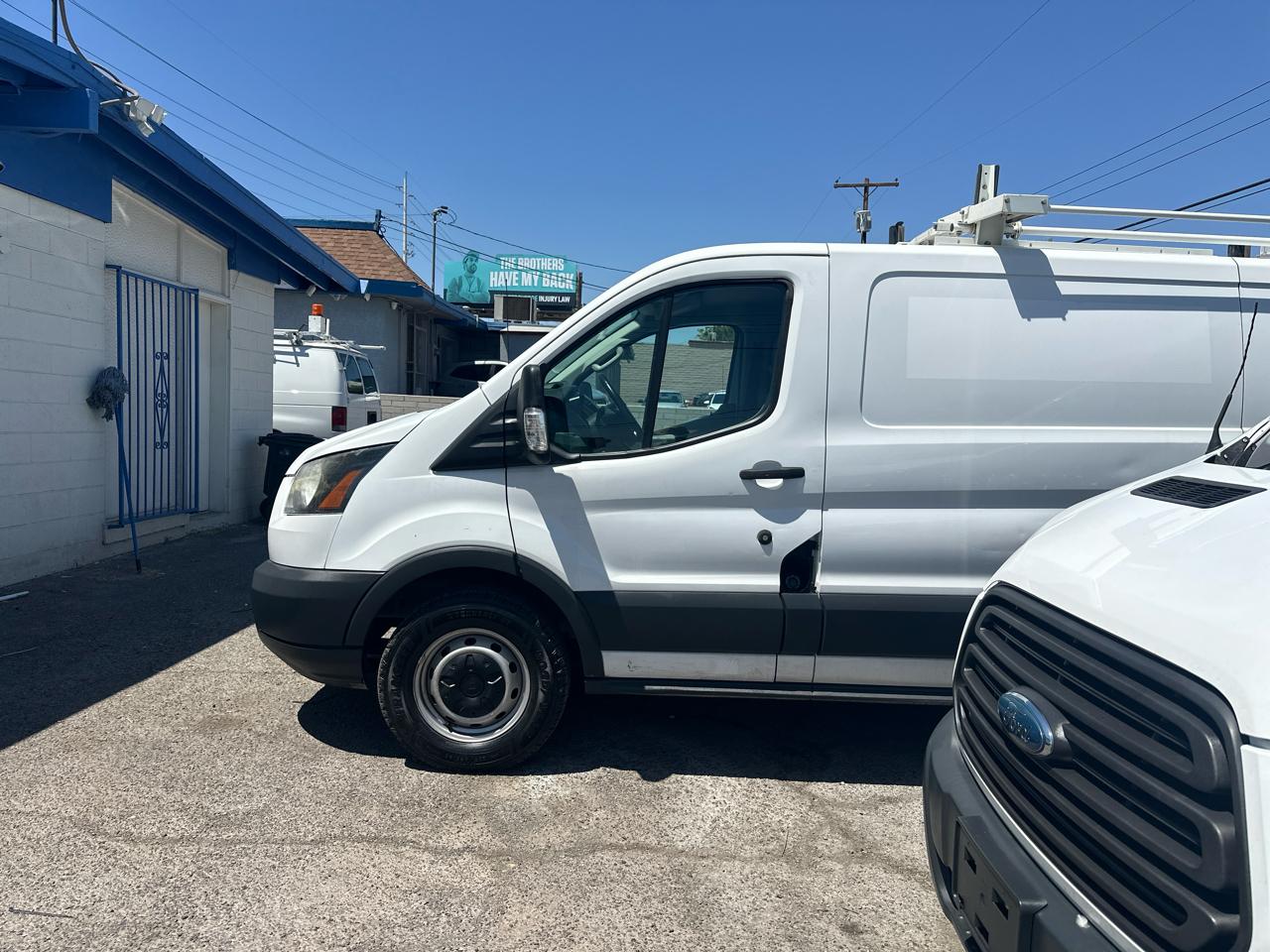 Ford Transit 250 Van Low Roof w/Sliding Pass. 130-in. WB 2017
