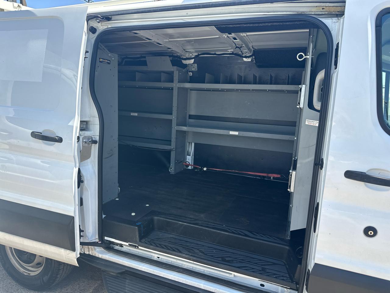 Ford Transit 250 Van Low Roof w/Sliding Pass. 130-in. WB 2017