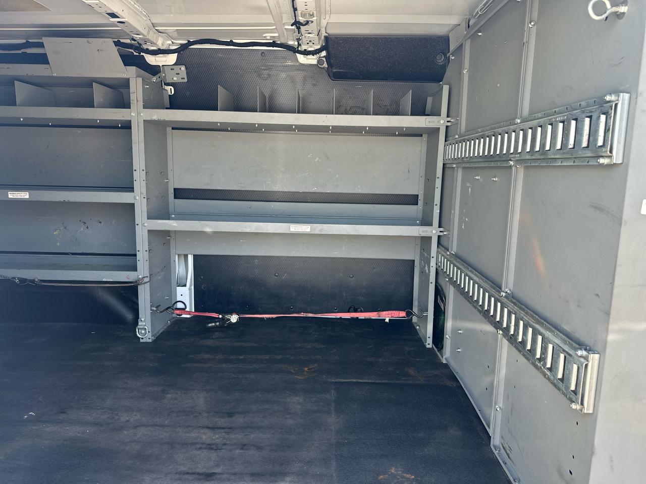 Ford Transit 250 Van Low Roof w/Sliding Pass. 130-in. WB 2017