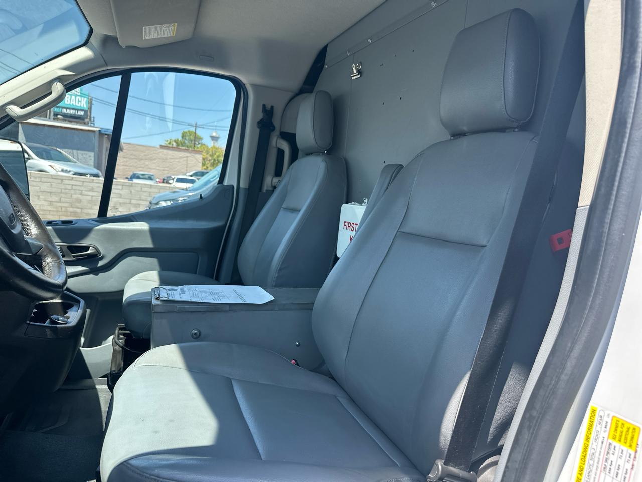 Ford Transit 250 Van Low Roof w/Sliding Pass. 130-in. WB 2017