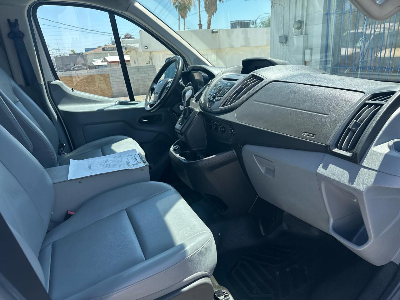Ford Transit 250 Van Low Roof w/Sliding Pass. 130-in. WB 2017