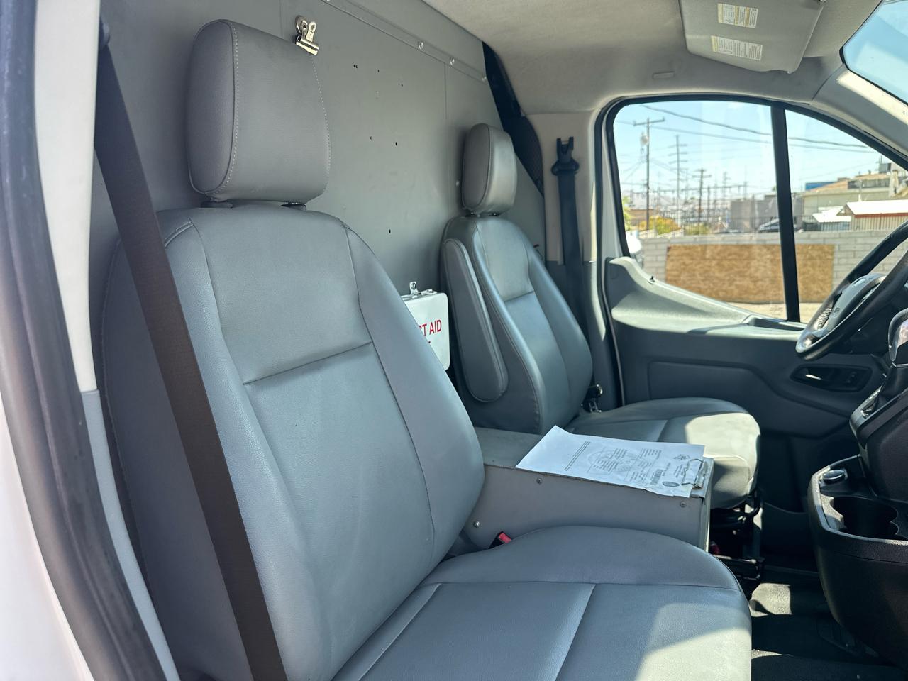 Ford Transit 250 Van Low Roof w/Sliding Pass. 130-in. WB 2017