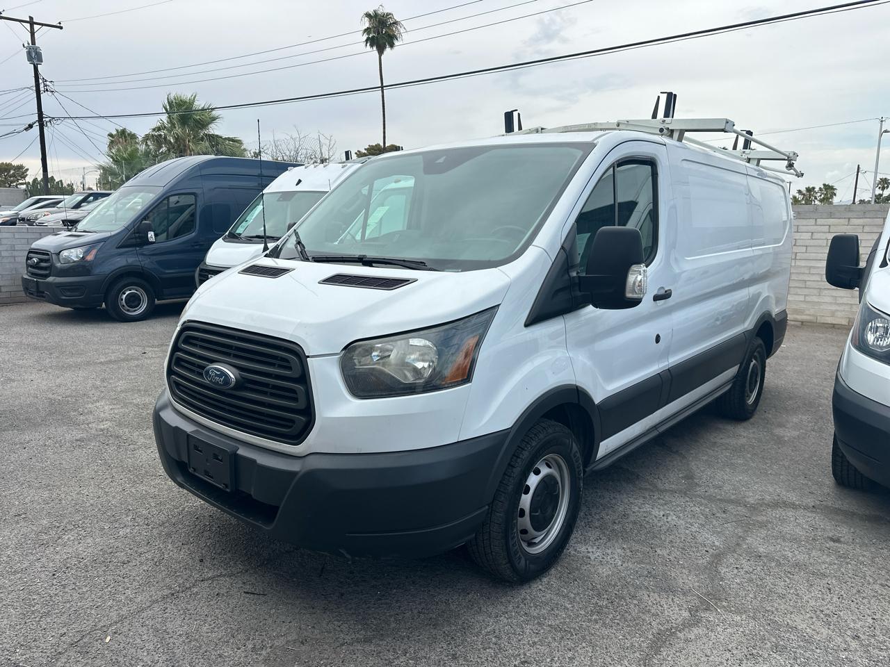 Ford Transit 250 Van Low Roof w/Sliding Pass. 130-in. WB 2017