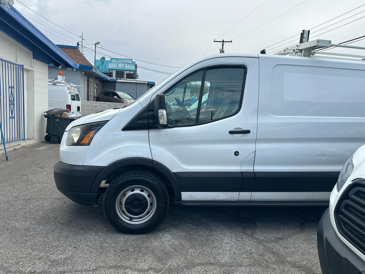 Ford Transit 250 Van Low Roof w/Sliding Pass. 130-in. WB 2017