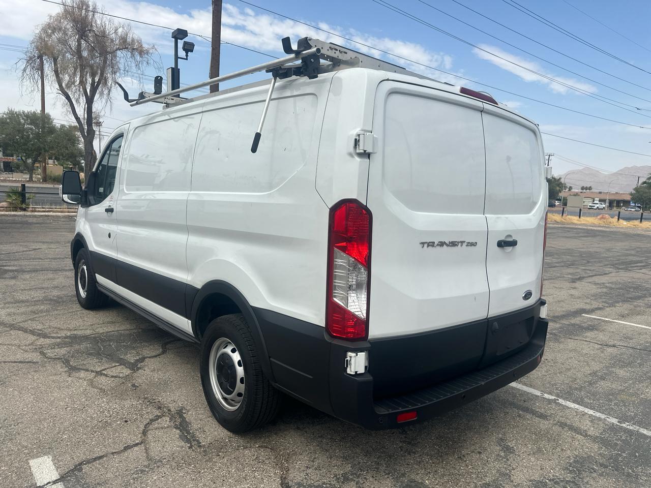 Ford Transit 250 Van Low Roof w/Sliding Pass. 130-in. WB 2020
