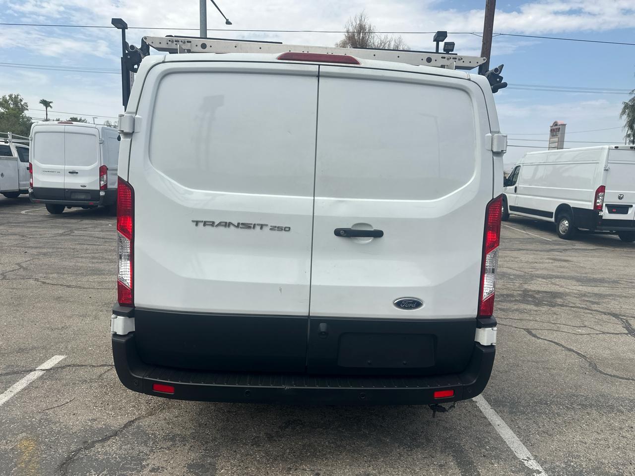 Ford Transit 250 Van Low Roof w/Sliding Pass. 130-in. WB 2020