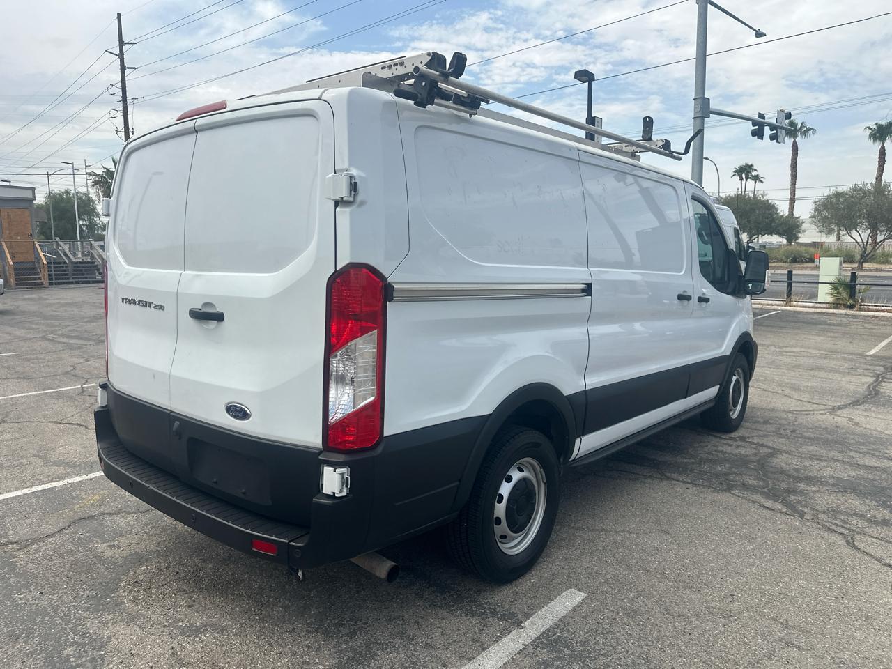 Ford Transit 250 Van Low Roof w/Sliding Pass. 130-in. WB 2020