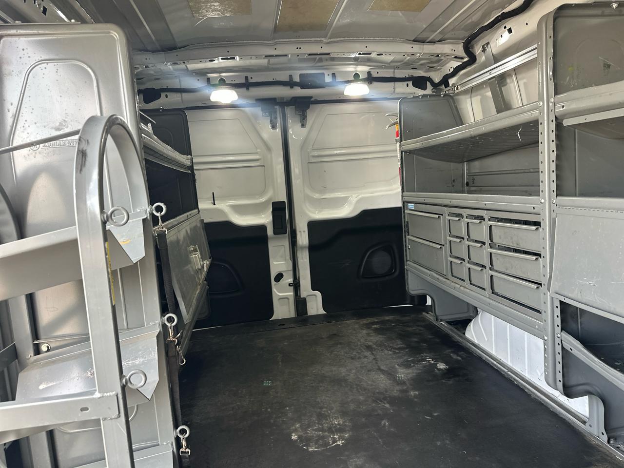 Ford Transit 250 Van Low Roof w/Sliding Pass. 130-in. WB 2020