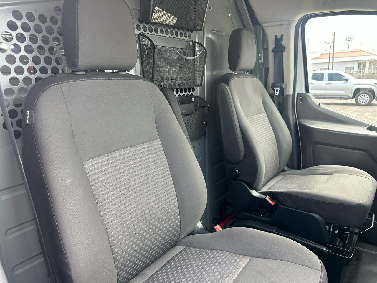 Ford Transit 250 Van Low Roof w/Sliding Pass. 130-in. WB 2020